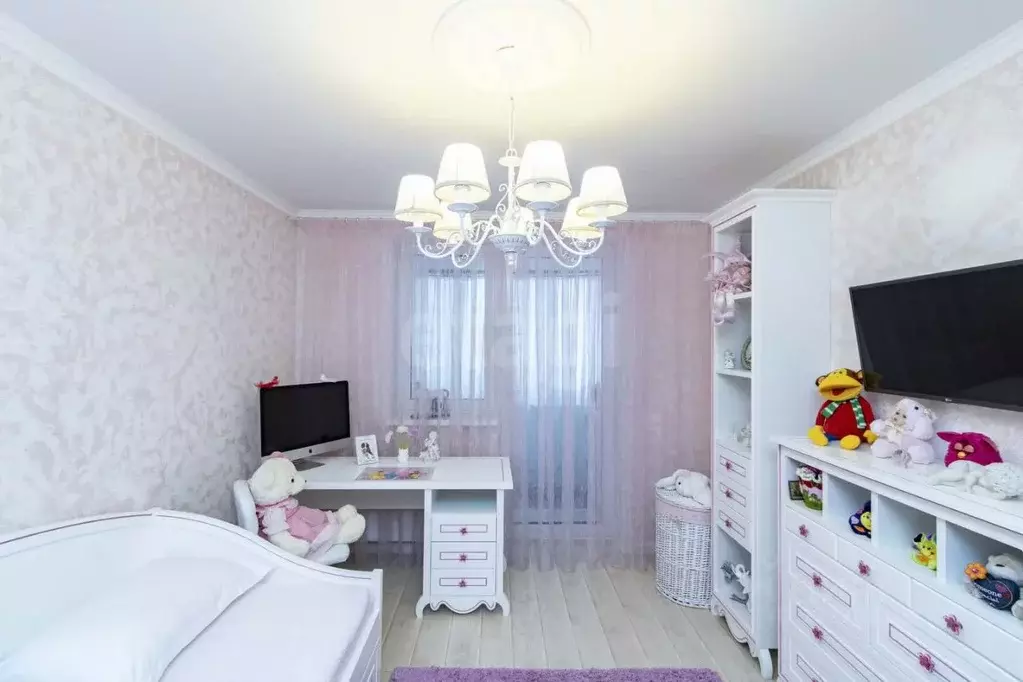 3-к кв. Тюменская область, Тюмень ул. 50 лет Октября, 57А (79.4 м) - Фото 1