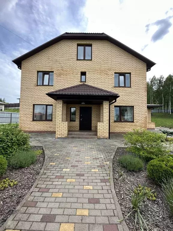 Дом в Брянская область, Брянск пер. Каманина, 12А (200 м) - Фото 1