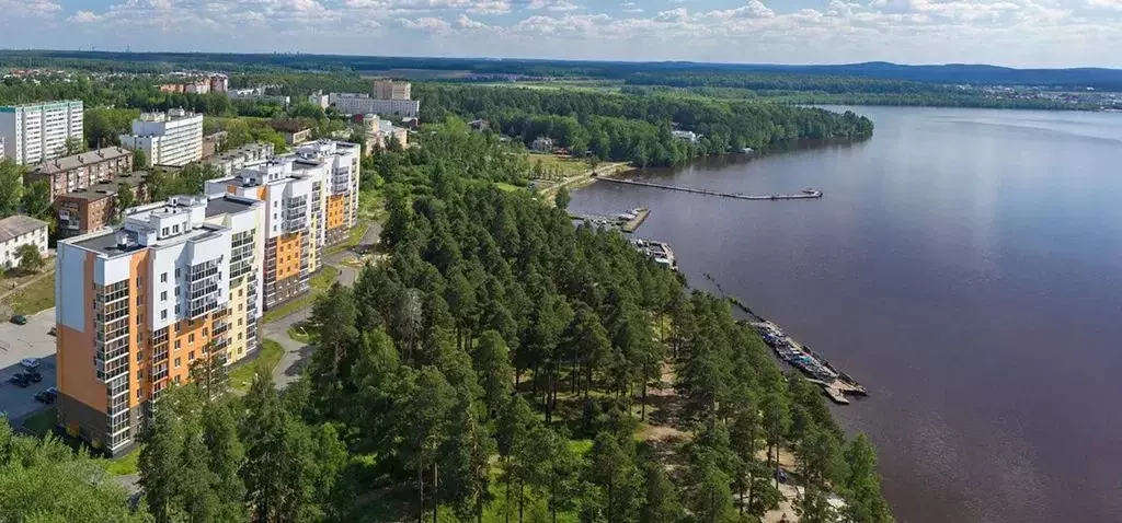 1-к кв. Свердловская область, Среднеуральск Набережная ул., 1В (27.0 ... - Фото 0