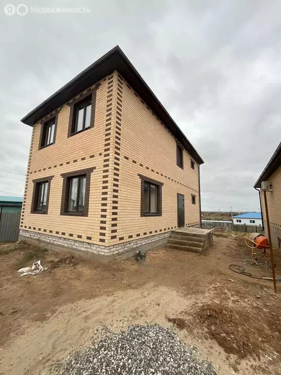 Дом в Наримановский район, посёлок Мирный, Полынная улица (138 м) - Фото 1