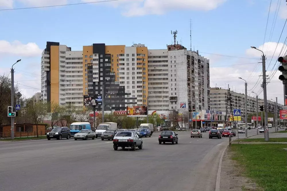 Улица в челябинске в честь. Проспект Комарова Челябинск. Тракторозаводский район Челябинск. ЧТЗ Челябинск район. Проспект Комарова 127 Челябинск.