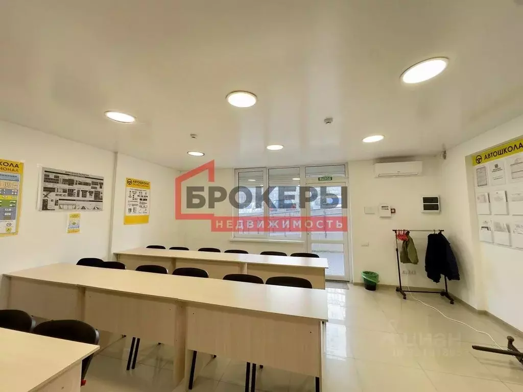 Помещение свободного назначения в Севастополь просп. Октябрьской ... - Фото 2