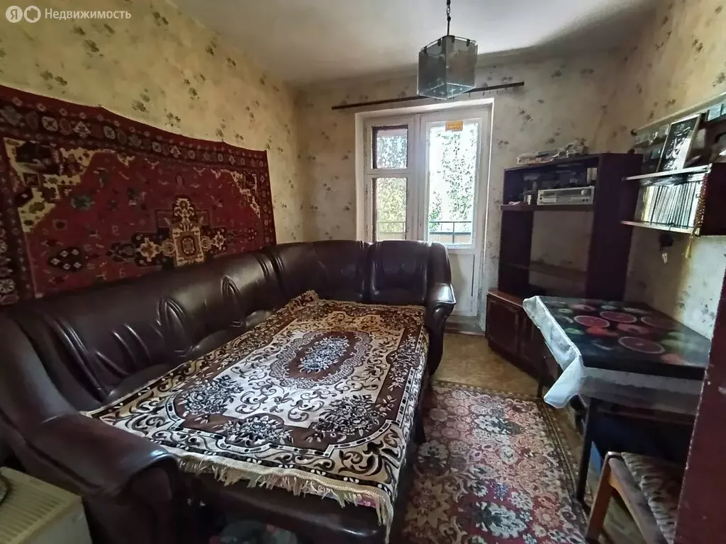 3-комнатная квартира: Астрахань, 6-й микрорайон, улица Химиков, 6 (75 ... - Фото 1