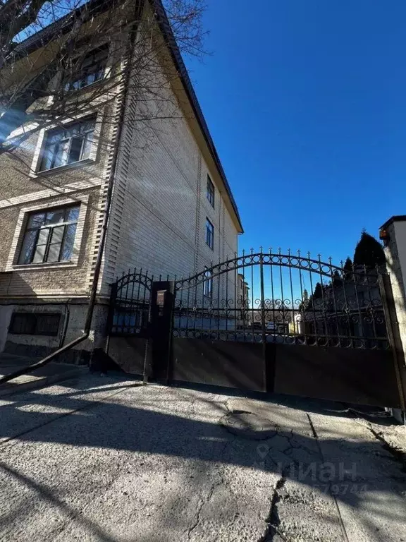 3-к кв. Ставропольский край, Кисловодск ул. Революции, 44 (50.0 м) - Фото 0