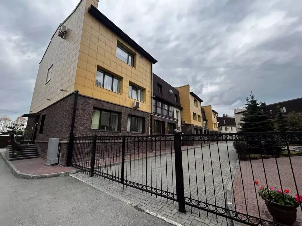 3-к кв. Челябинская область, Челябинск Тепличная ул., 68А (116.0 м) - Фото 1