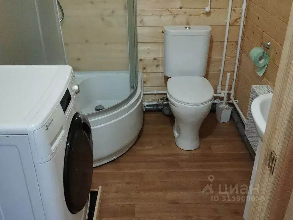 Дом в Ленинградская область, Лодейнопольский район, Доможировское ... - Фото 0