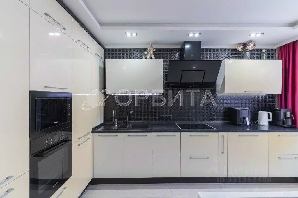 3-к кв. Тюменская область, Тюмень ул. Пермякова, 76к2 (90.0 м) - Фото 2