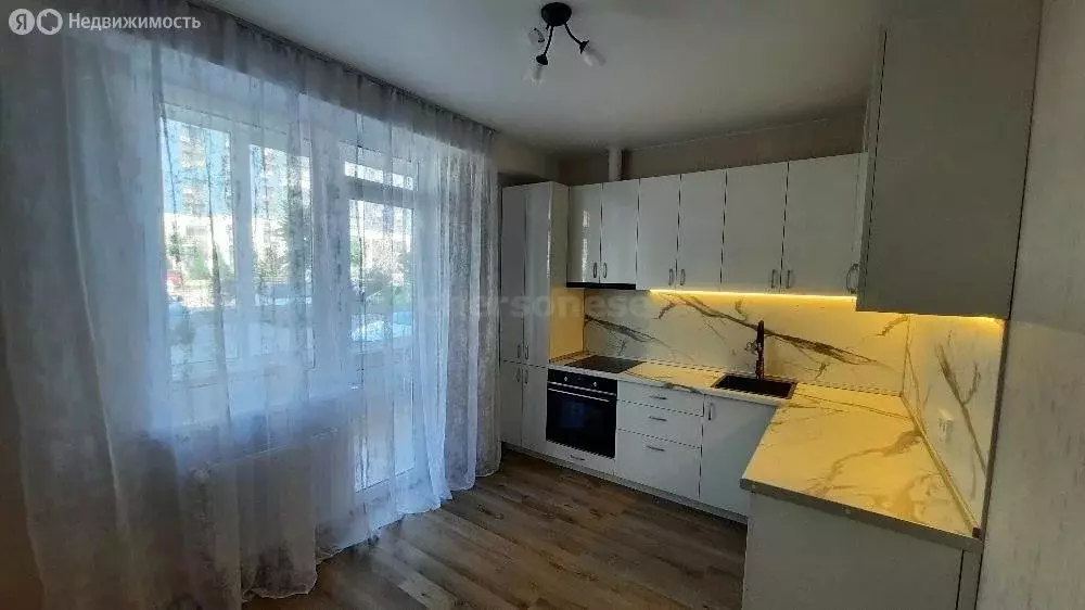 2-комнатная квартира: Севастополь, улица Токарева, 18Г (72 м) - Фото 0