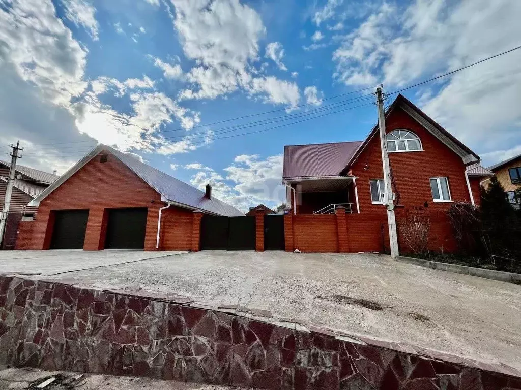 Дом в Башкортостан, Чишминский район, Алкинский сельсовет, с. ... - Фото 1
