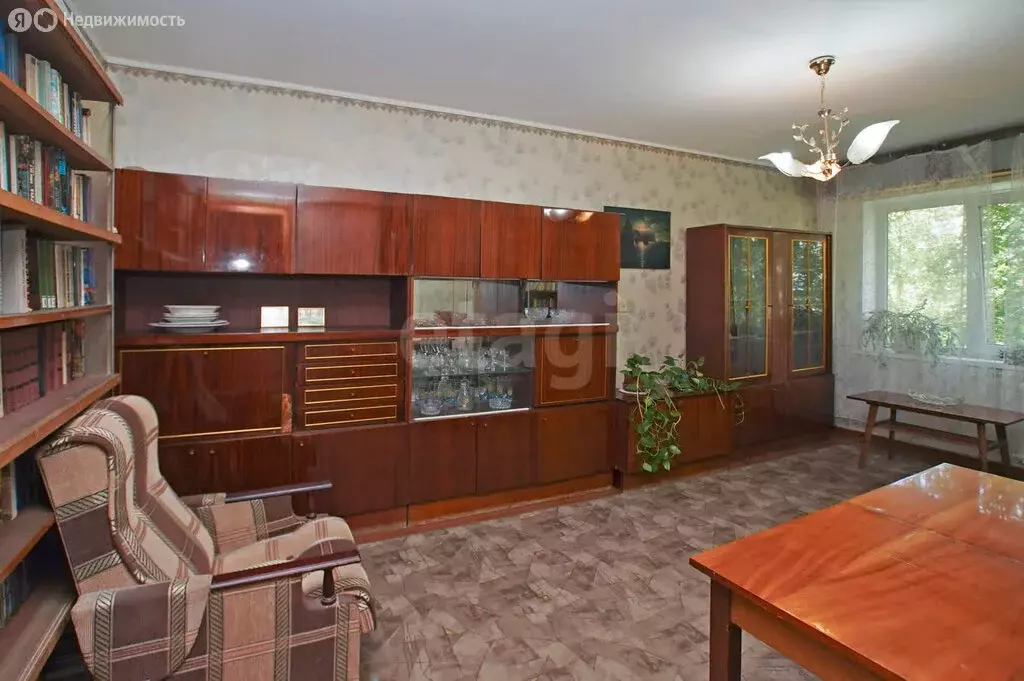 3-комнатная квартира: Омск, улица 75-й Гвардейской Бригады, 6 (61.9 м) - Фото 1