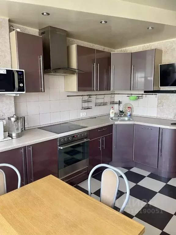 2-к кв. Московская область, Красногорск ул. Имени Зверева, 8 (60.0 м) - Фото 1