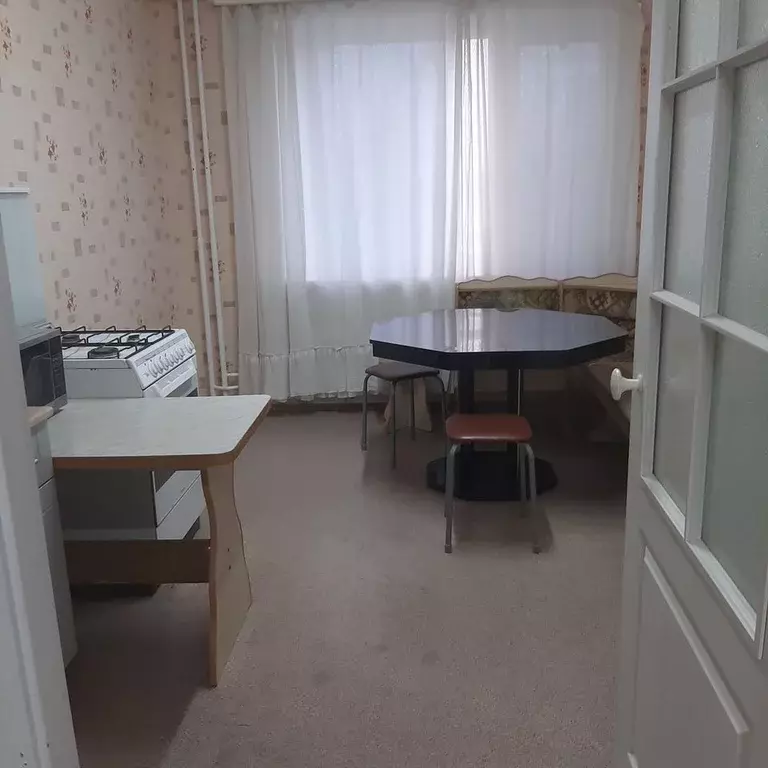 3-к кв. Волгоградская область, Волгоград ул. Маршала Воронова, 10 ... - Фото 0