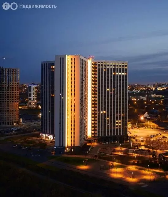 2-комнатная квартира: Тюмень, Краснооктябрьская улица, 8 (60.7 м) - Фото 1