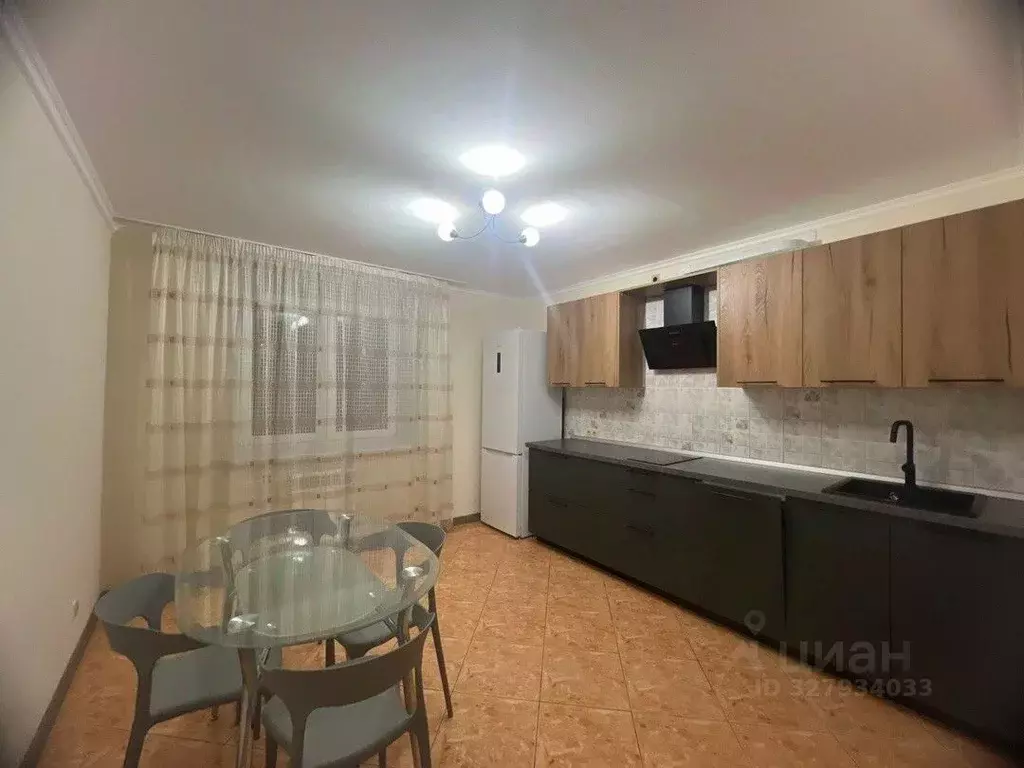 3-к кв. Татарстан, Казань ул. 2-я Азинская, 1Г (82.0 м) - Фото 1