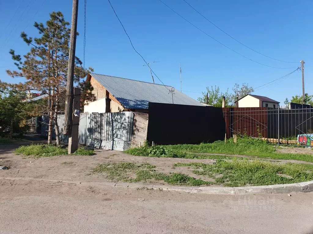Дом в Омская область, Омск ул. 4-я Линия, 119 (105 м) - Фото 0