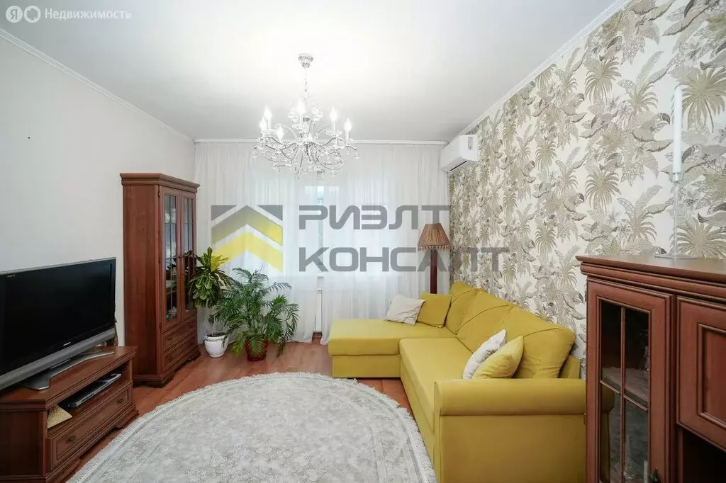 3-комнатная квартира: Омск, улица Володарского, 120 (63 м) - Фото 0