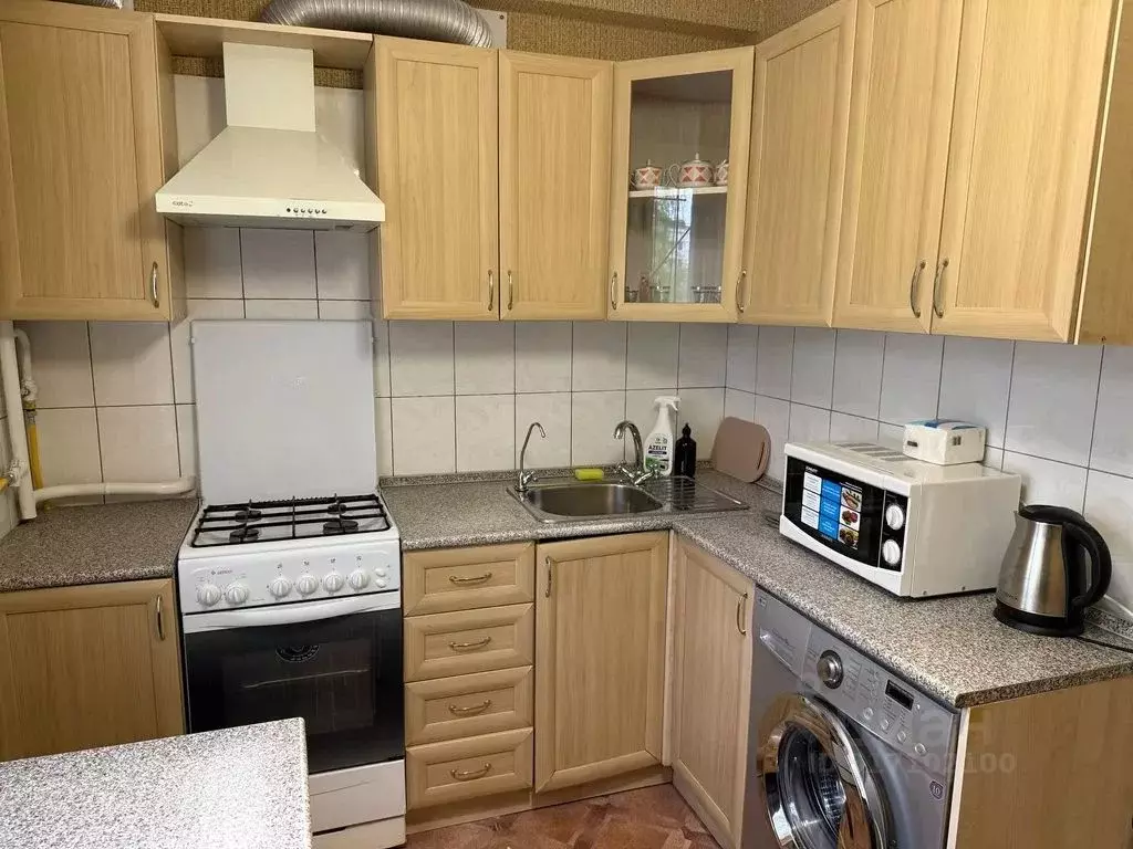 3-к кв. Татарстан, Казань ул. Братьев Касимовых, 16 (56.0 м) - Фото 0