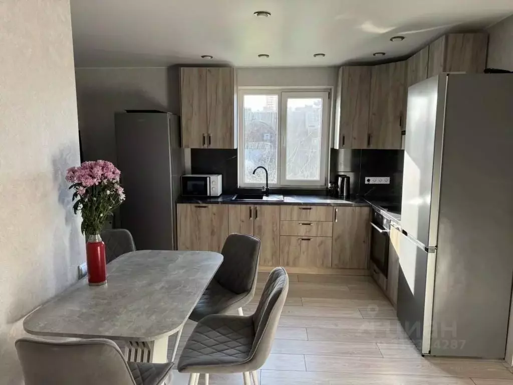 3-к кв. Калининградская область, Калининград ул. Серова, 24 (80.0 м) - Фото 0