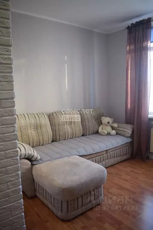 2-к кв. Омская область, Омск просп. Комарова, 15 (72.8 м) - Фото 0