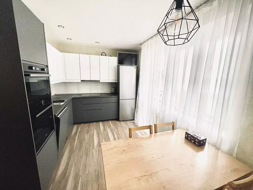 2-к кв. Омская область, Омск ул. 28-я Северная, 22 (60.0 м) - Фото 1