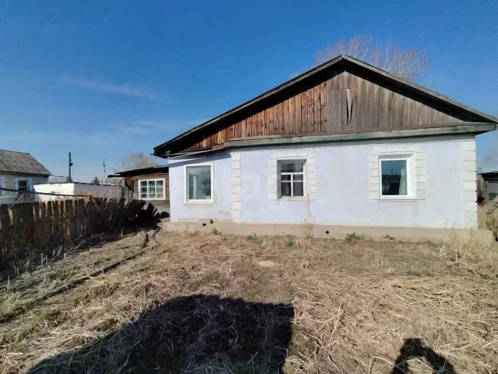Дом в Амурская область, Белогорск Нефтяной пер., 6 (641 м) - Фото 1