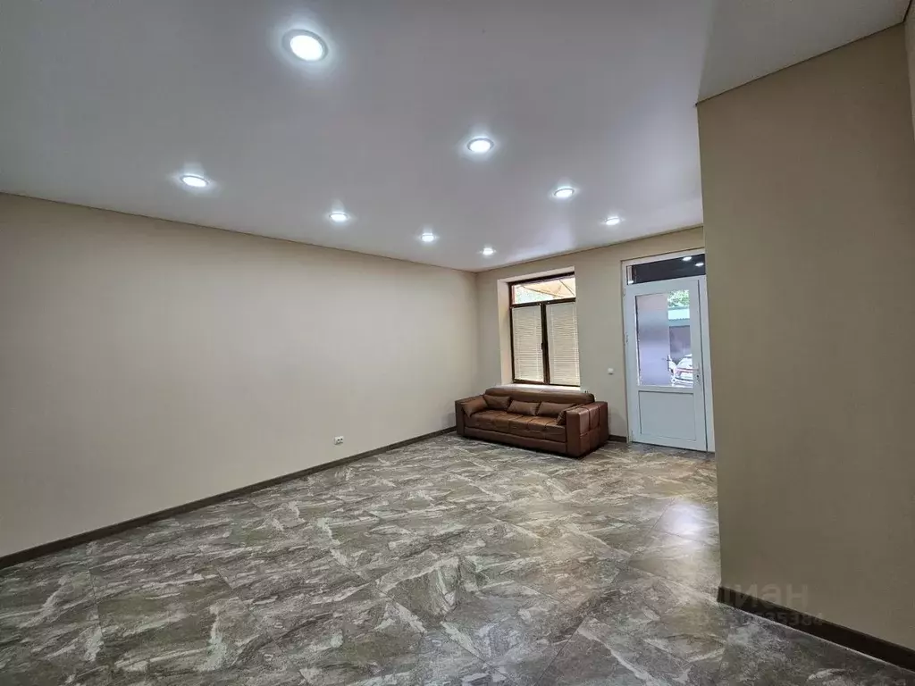 Офис в Северная Осетия, Владикавказ ул. Бимболата Ватаева, 5 (40 м) - Фото 2