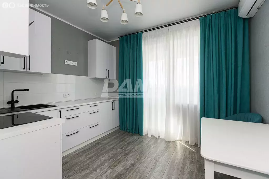 2-комнатная квартира: Челябинск, Российская улица, 271 (66.5 м) - Фото 1