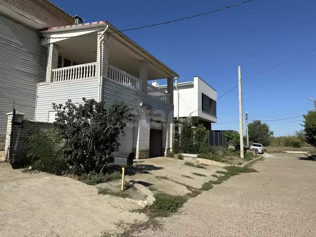 Дом в Астраханская область, Астрахань пер. 10-й Ульяновский, 2/13 (390 ... - Фото 1