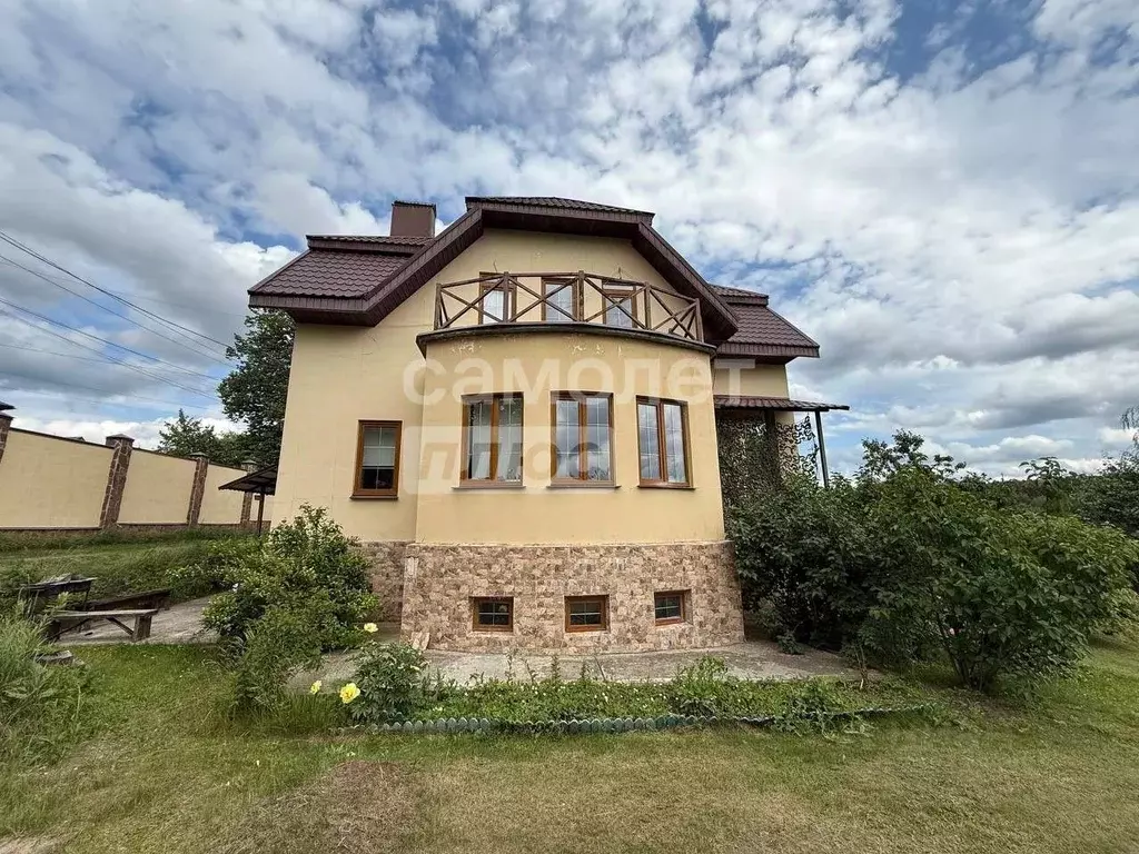 Дом в Калужская область, Калуга д. Железняки, Парковая ул., 1А (250 м) - Фото 0
