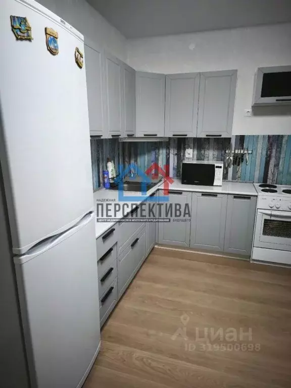 3-к кв. Тюменская область, Тобольск ул. Радищева (75.9 м) - Фото 0