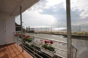 2-к кв. Крым, Феодосия наб. Черноморская, 1В (48.0 м) - Фото 1