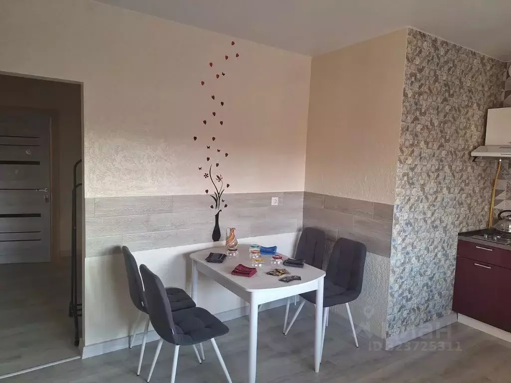 2-к кв. Крым, Симферополь ул. Механизаторов, 60 (70.0 м) - Фото 1