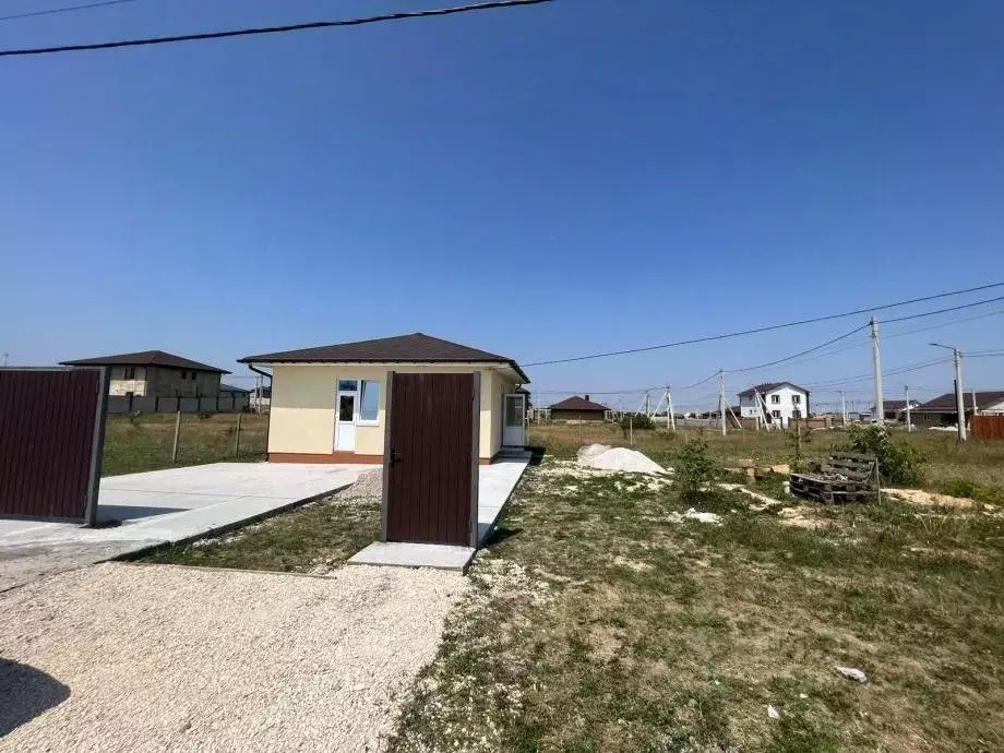 Дом в Крым, Симферопольский район, с. Мирное ул. Ивана Айвазовского ... - Фото 0