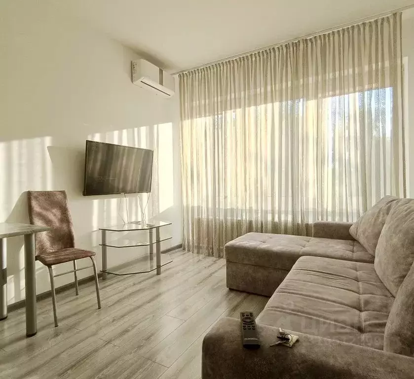 Студия Тюменская область, Тюмень ул. 50 лет Октября, 57В (28.0 м) - Фото 1