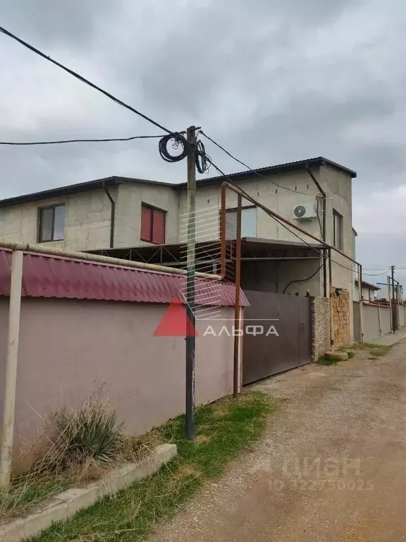 Дом в Крым, Сакский район, с. Уютное ул. Юрия Гагарина, 65 (250 м) - Фото 2