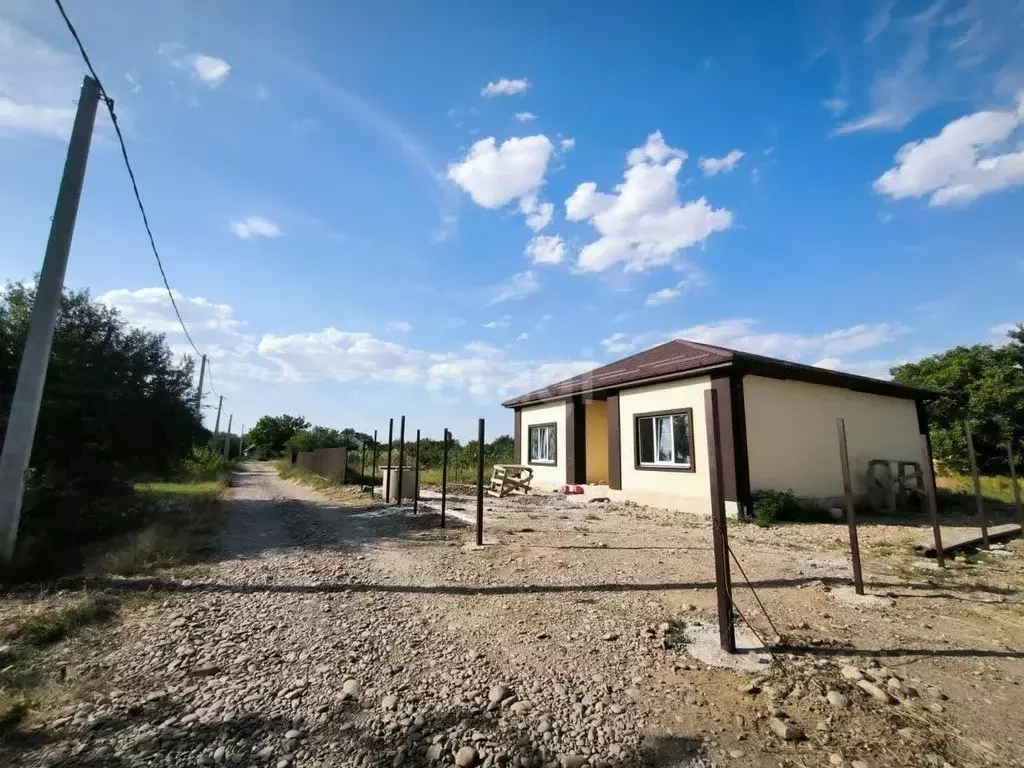 Дом в Адыгея, Майкоп городской округ, Ханская ст-ца ул. Тульская (102 ... - Фото 0