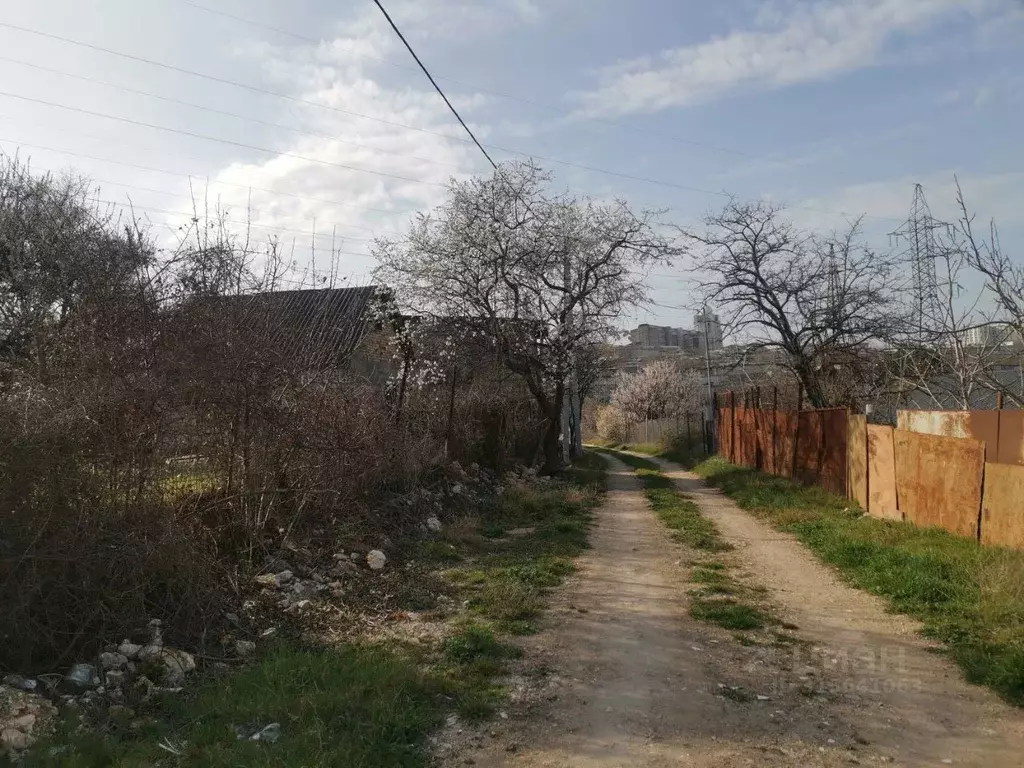 Участок в Севастополь ул. Молочная, 18 (4.3 сот.) - Фото 1
