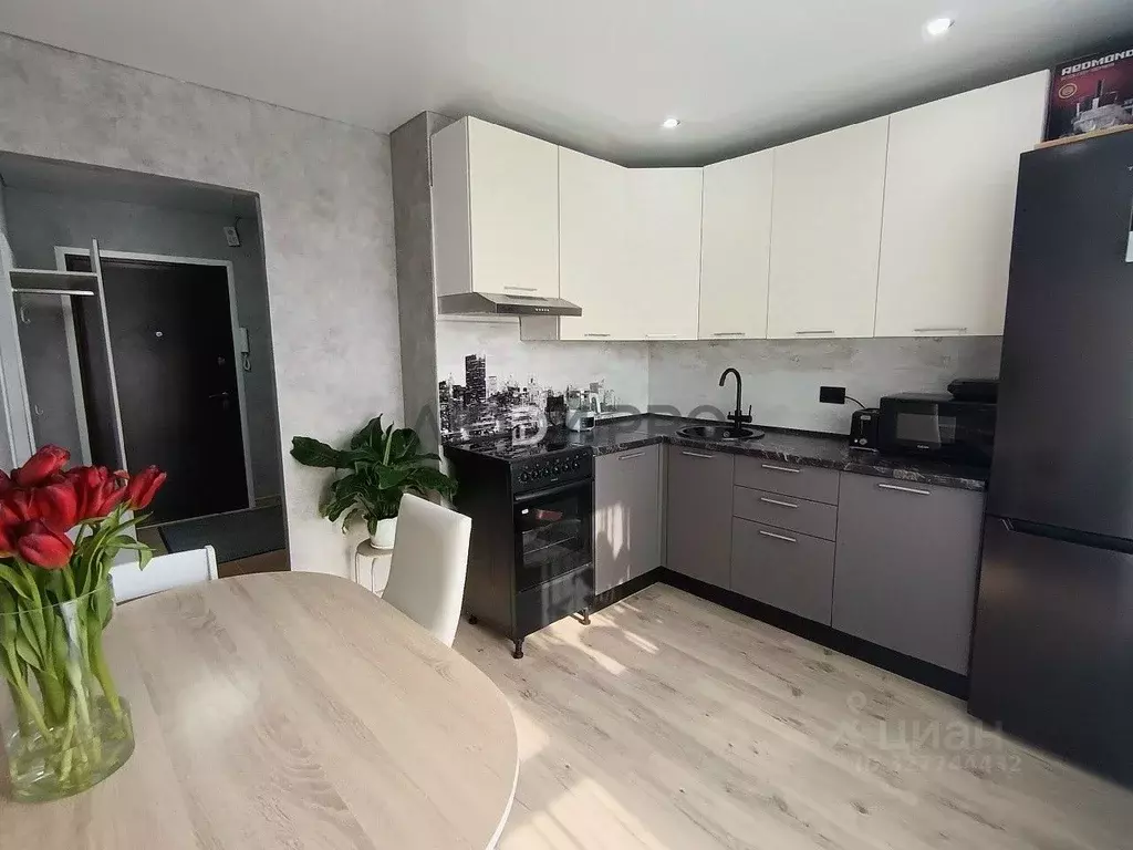 1-к кв. Кировская область, Киров ул. Мостовицкая, 1 (33.1 м) - Фото 2