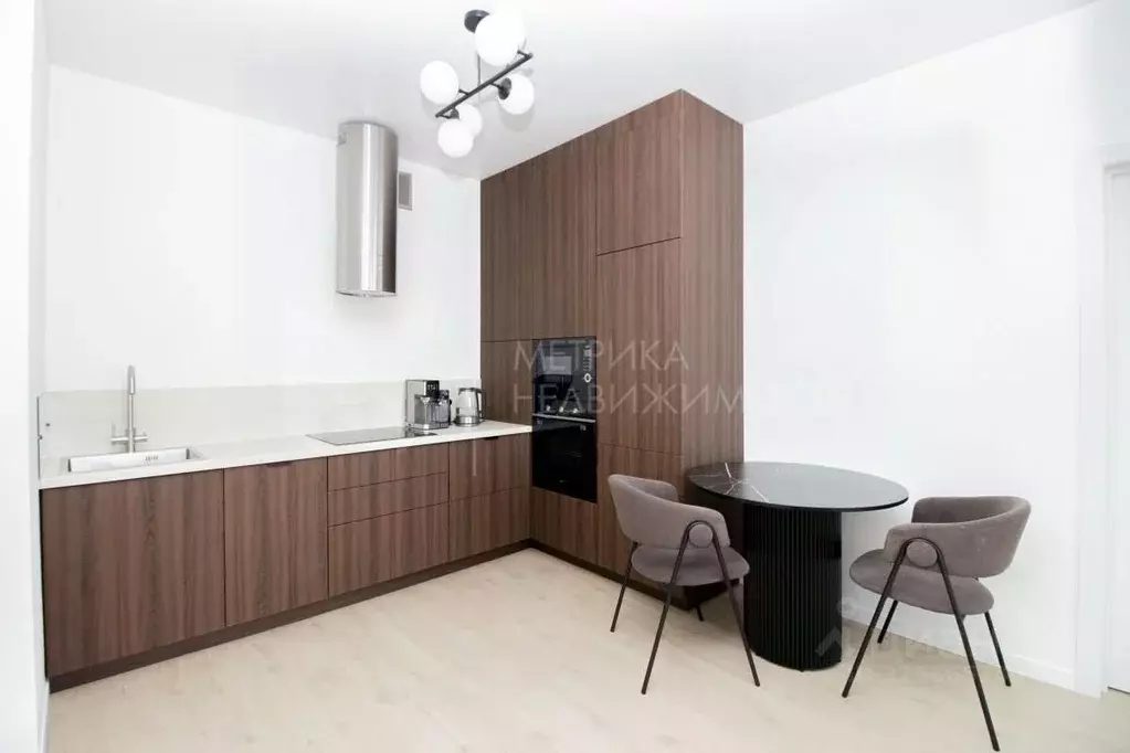 2-к кв. Тюменская область, Тюмень ул. Фармана Салманова, 1 (49.0 м) - Фото 0