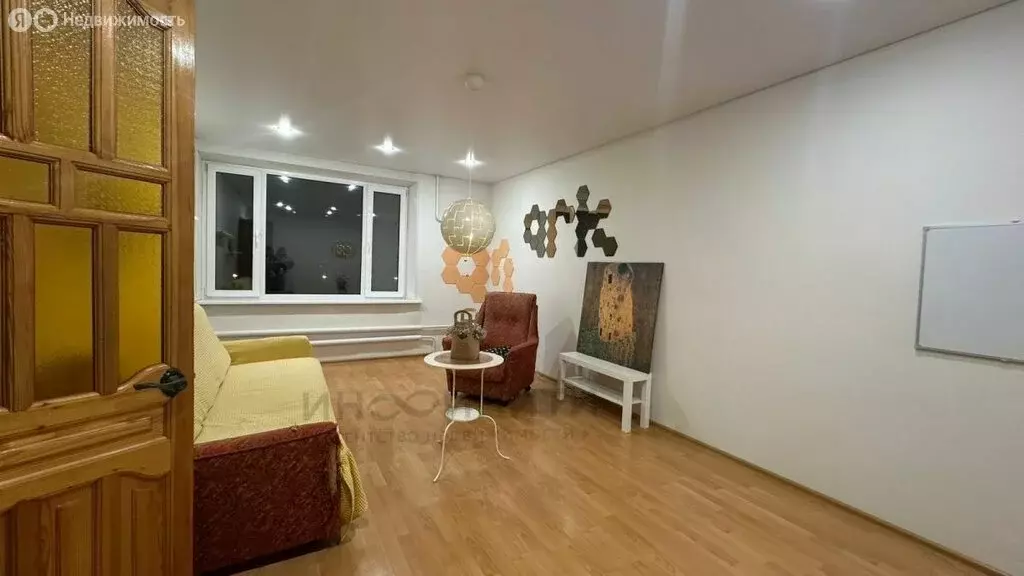 3-комнатная квартира: Московский, 1-й микрорайон, 17 (64.1 м) - Фото 1