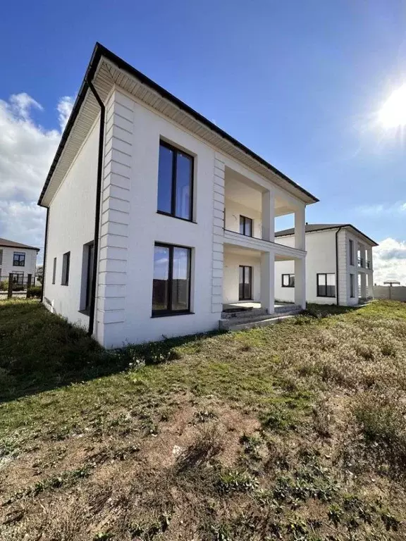 Дом в Крым, Сакский район, с. Уютное ул. Ивана Айвазовского (245 м) - Фото 1