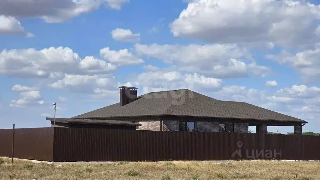 Дом в Крым, Сакский район, с. Молочное ул. Учительская, 10 (109 м) - Фото 1