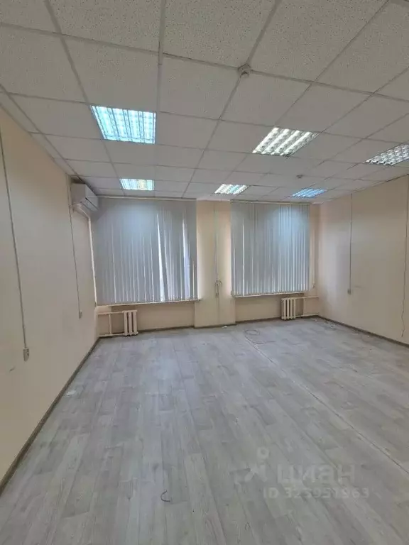 Офис в Астраханская область, Астрахань ул. Ленина, 20 (63 м) - Фото 1