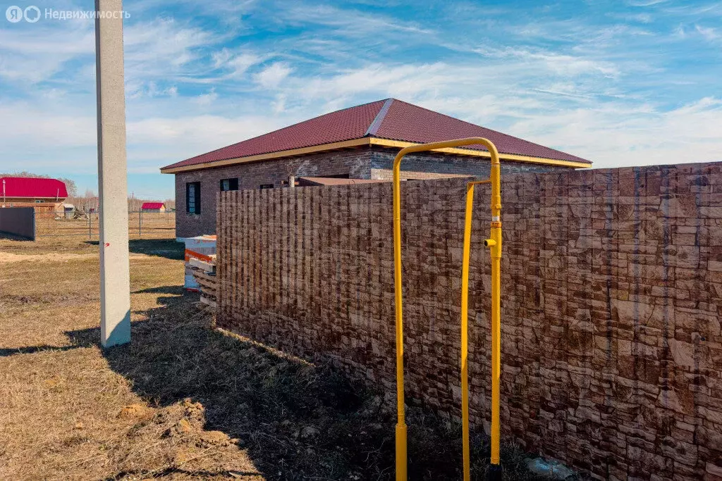 Дом в село Азово, улица Единства, 64 (180 м) - Фото 1