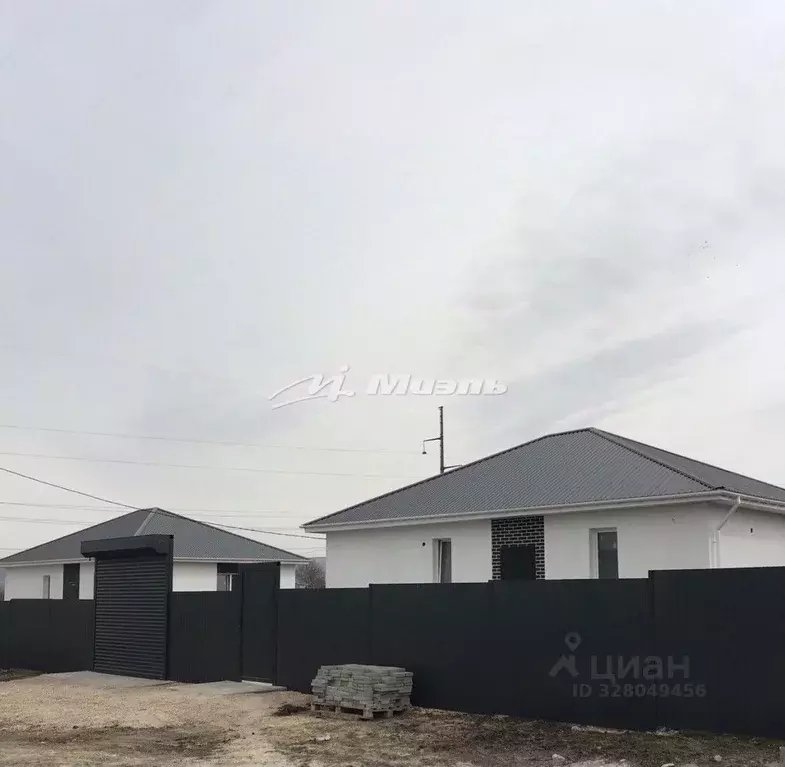 Дом в Крым, Симферопольский район, Добровское с/пос, с. Пионерское ул. ... - Фото 1