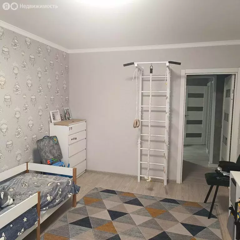 3-комнатная квартира: посёлок Глубокий, улица Комарова, 19 (69.8 м) - Фото 1
