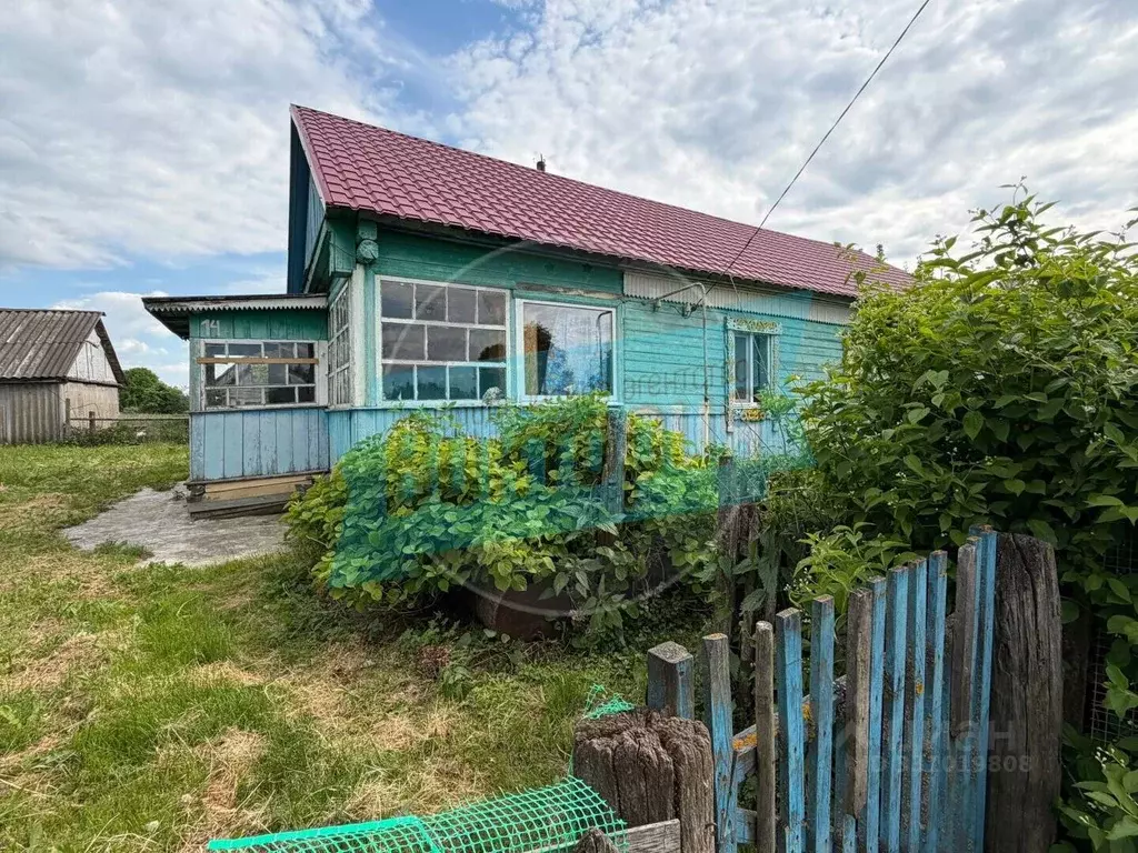 Дом в Орловская область, Мценский район, Воинское с/пос, д. Дворики  ... - Фото 1