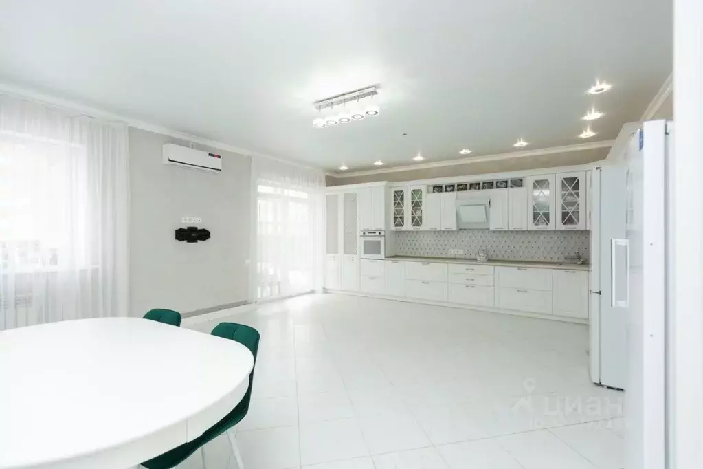 Таунхаус в Оренбургская область, Оренбургский район, с. Нежинка ул. ... - Фото 1