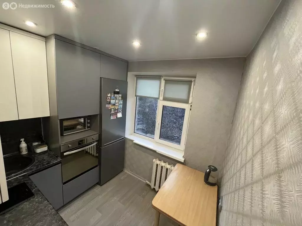 3-комнатная квартира: Тюмень, улица Воровского, 25 (61.8 м) - Фото 2