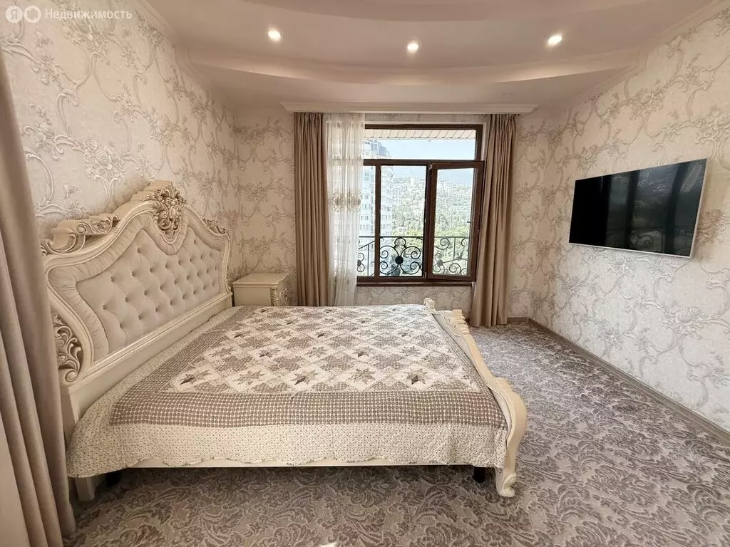 2-комнатная квартира: Ялта, улица Володарского, 3 (75 м) - Фото 1